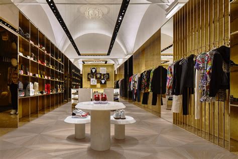 come lavorare per versace|versace shop.